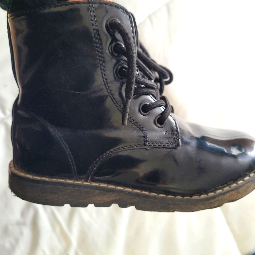 Girls shoes
